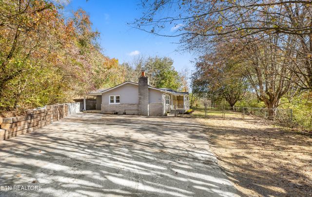 1954 Bluff Rd, Harriman, TN 37748