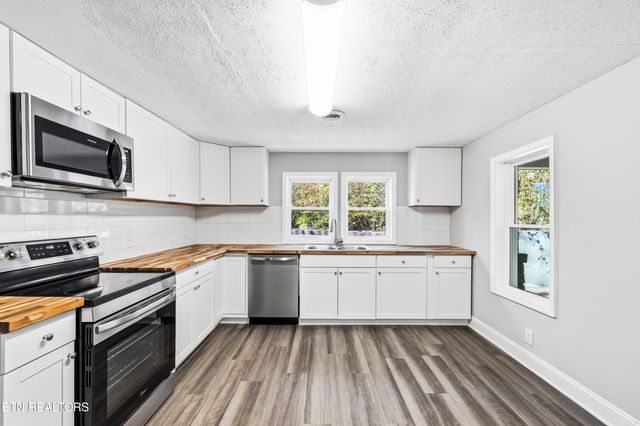 1954 Bluff Rd, Harriman, TN 37748