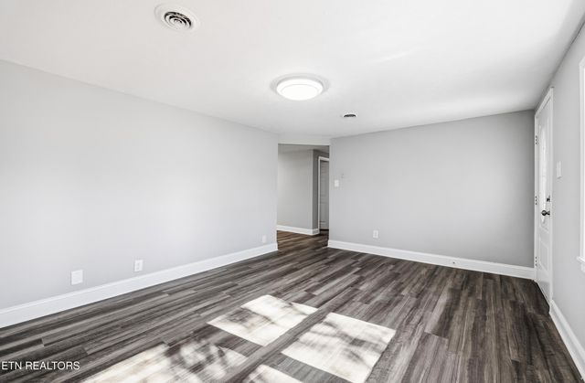 1954 Bluff Rd, Harriman, TN 37748