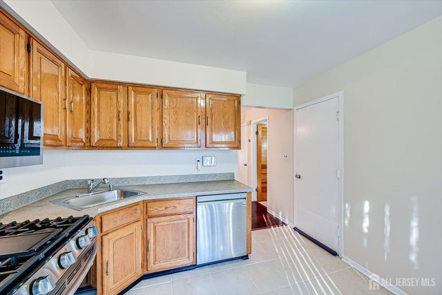 1224 Thomas Avenue, North Brunswick, NJ 08902