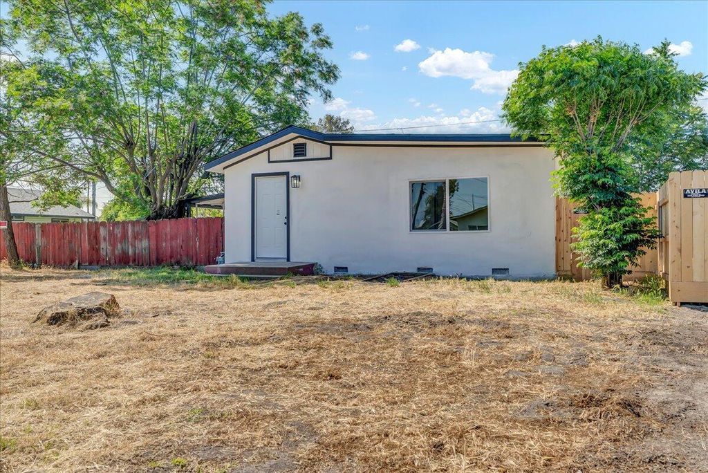 815 Hall Avenue, Corcoran, CA 93212