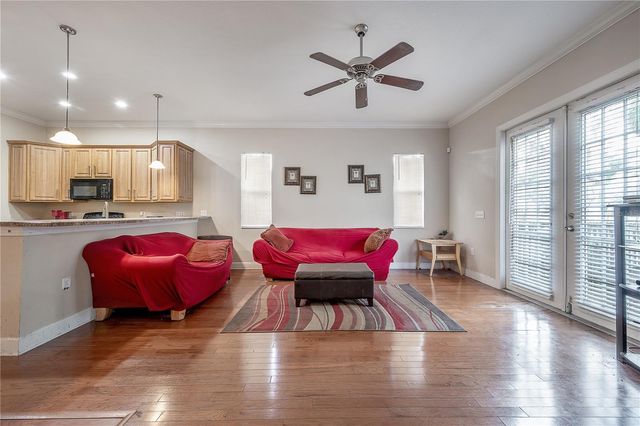 7402 N CENTRAL AVENUE, Tampa, FL 33604