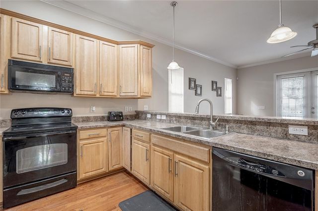 7402 N CENTRAL AVENUE, Tampa, FL 33604