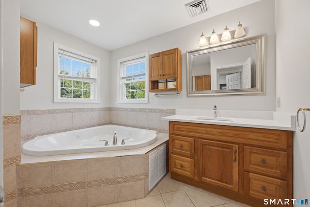3 Old Oak Road, Norwich, CT 06360
