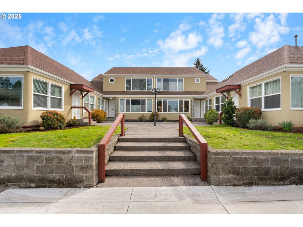 2438 Ne KILLINGSWORTH St 4, Portland, OR 97211
