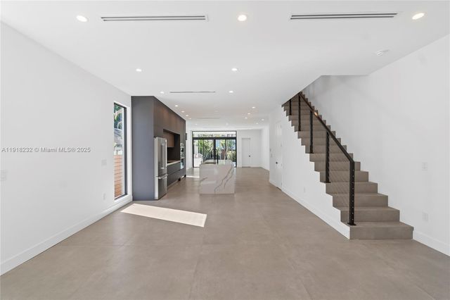 3026 Aviation Ave 1, Miami, FL 33133