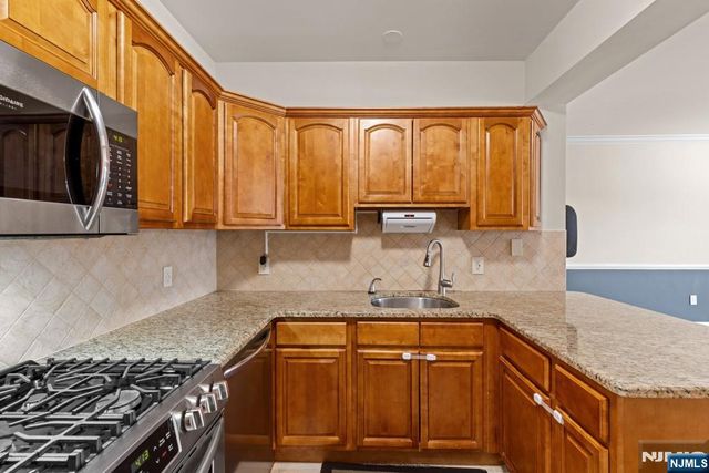 902 N 5th Street 411, Newark, NJ 07107