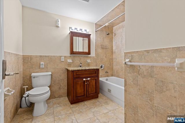 902 N 5th Street 411, Newark, NJ 07107