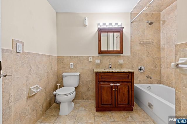 902 N 5th Street 411, Newark, NJ 07107