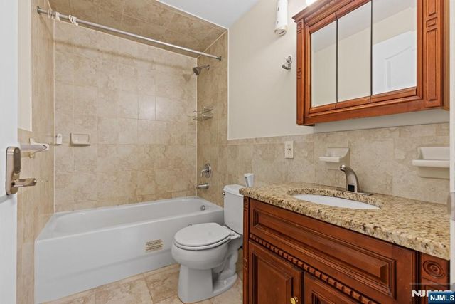 902 N 5th Street 411, Newark, NJ 07107