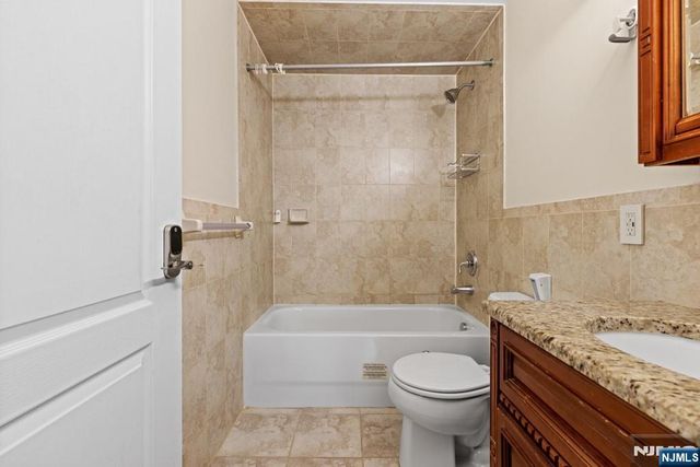 902 N 5th Street 411, Newark, NJ 07107