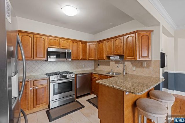 902 N 5th Street 411, Newark, NJ 07107