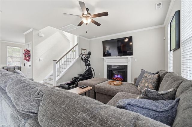 240 Hurdle DR, Chesapeake, VA 23322