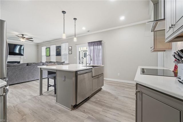 240 Hurdle DR, Chesapeake, VA 23322