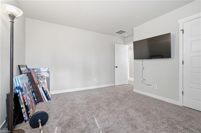 240 Hurdle DR, Chesapeake, VA 23322