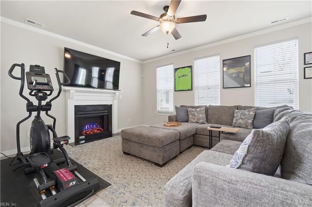240 Hurdle DR, Chesapeake, VA 23322
