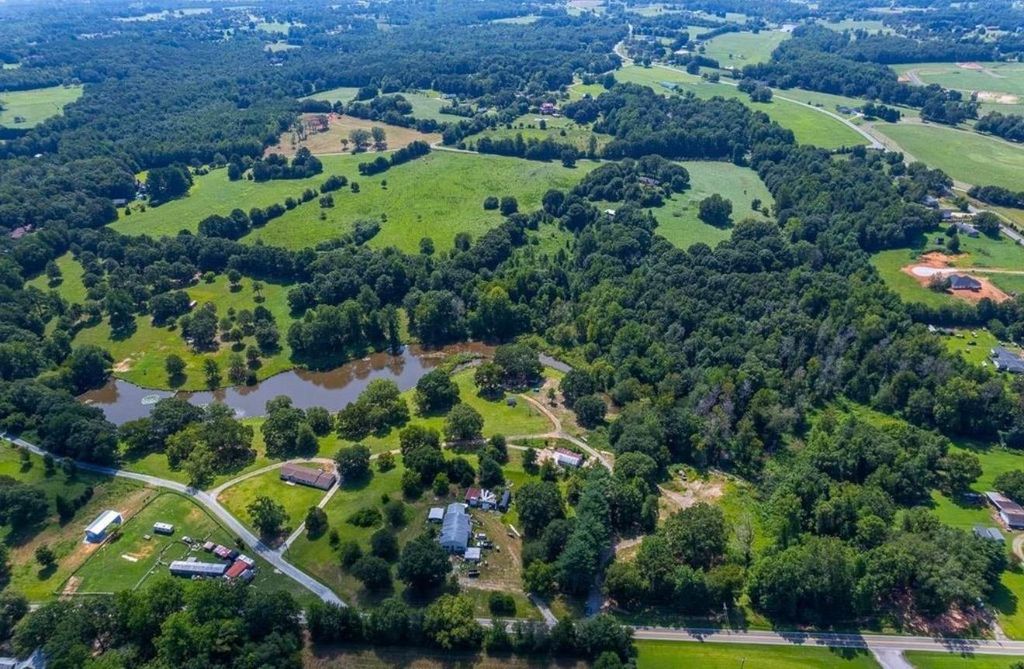 2209 Motlow Creek Road, Campobello, SC 29322
