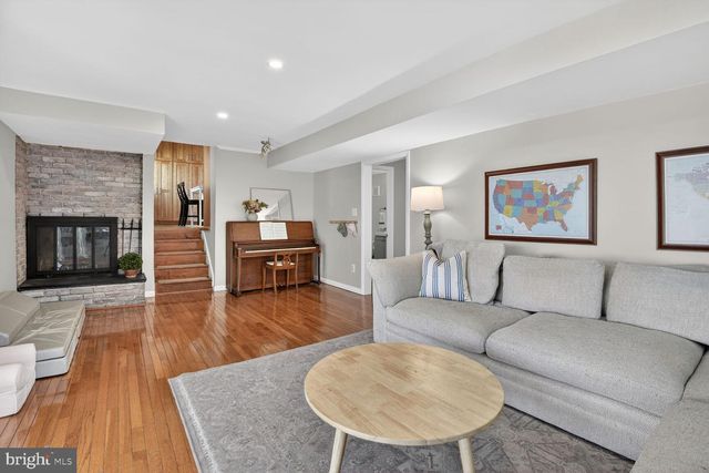 9900 FERNWOOD RD, Bethesda, MD 20817