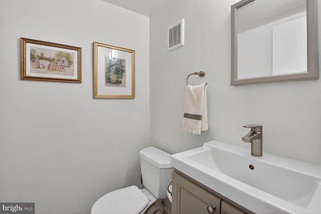 9900 FERNWOOD RD, Bethesda, MD 20817