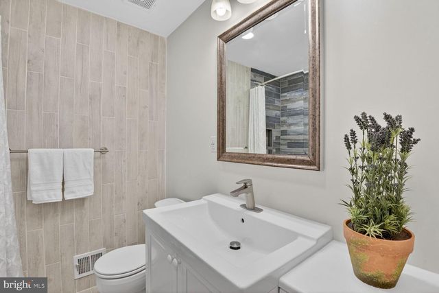 9900 FERNWOOD RD, Bethesda, MD 20817