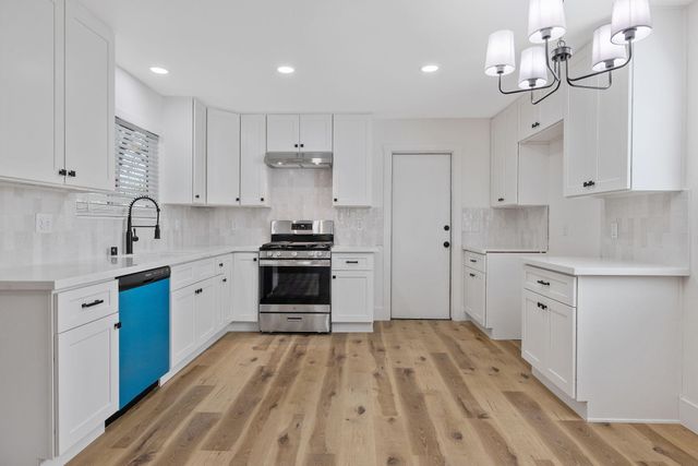 1631 S Michael Court, Visalia, CA 93292