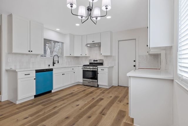 1631 S Michael Court, Visalia, CA 93292