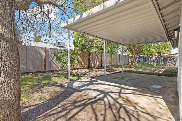 1631 S Michael Court, Visalia, CA 93292