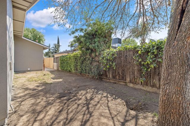 1631 S Michael Court, Visalia, CA 93292