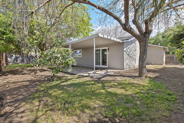 1631 S Michael Court, Visalia, CA 93292