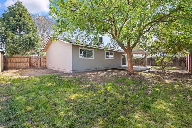 1631 S Michael Court, Visalia, CA 93292