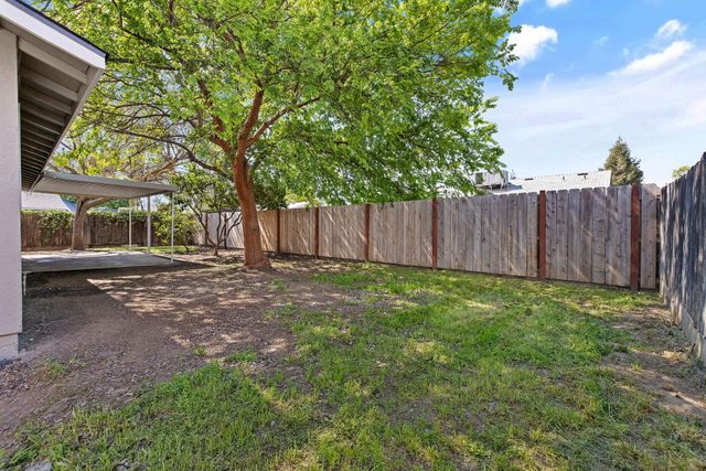 1631 S Michael Court, Visalia, CA 93292