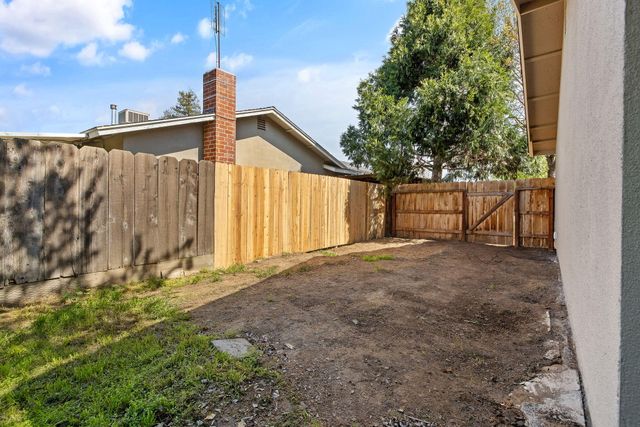 1631 S Michael Court, Visalia, CA 93292