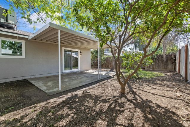 1631 S Michael Court, Visalia, CA 93292