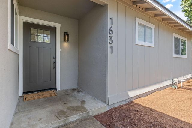 1631 S Michael Court, Visalia, CA 93292