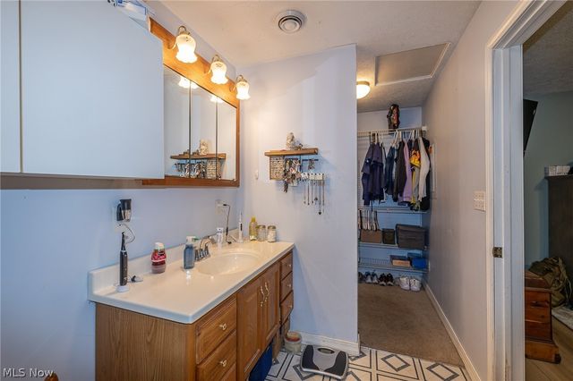 33709 Brokaw Road, Columbia Station, OH 44028