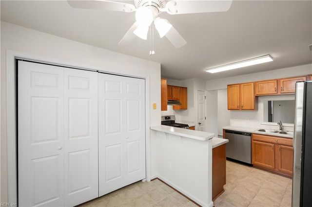 832 Daimler DR, Virginia Beach, VA 23454