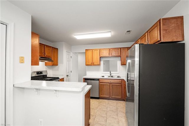 832 Daimler DR, Virginia Beach, VA 23454