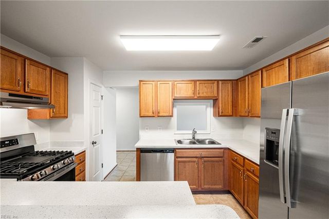 832 Daimler DR, Virginia Beach, VA 23454