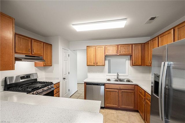 832 Daimler DR, Virginia Beach, VA 23454