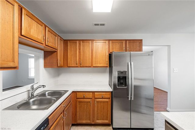 832 Daimler DR, Virginia Beach, VA 23454