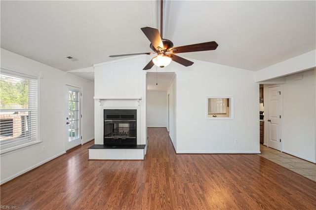 832 Daimler DR, Virginia Beach, VA 23454