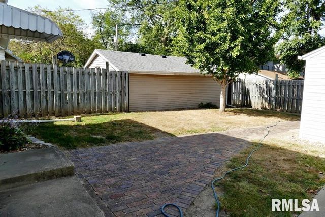 809 W ELEANOR Place, Peoria, IL 61604