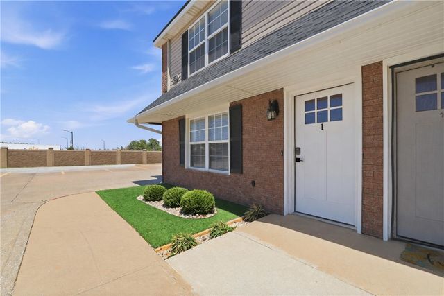 2404 SE Jayel Terrace 3, Bentonville, AR 72712