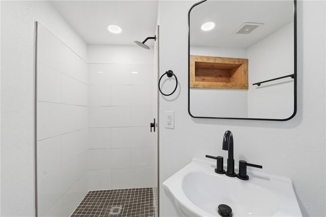 2404 SE Jayel Terrace 3, Bentonville, AR 72712
