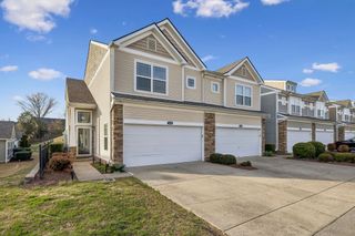 1044 Somerset Springs Dr, Spring Hill, TN 37174