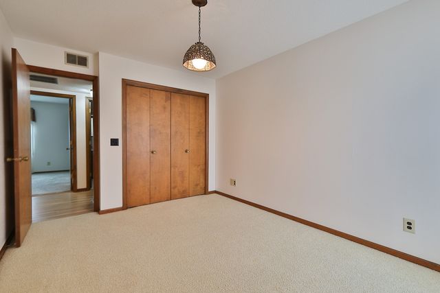 909 W 1st Street 2, Pella, IA 50219