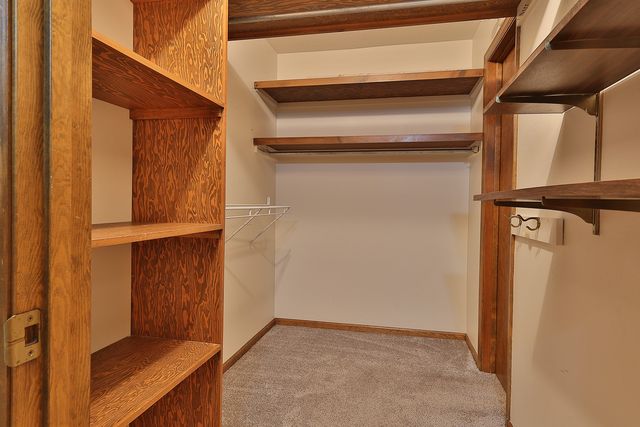 909 W 1st Street 2, Pella, IA 50219