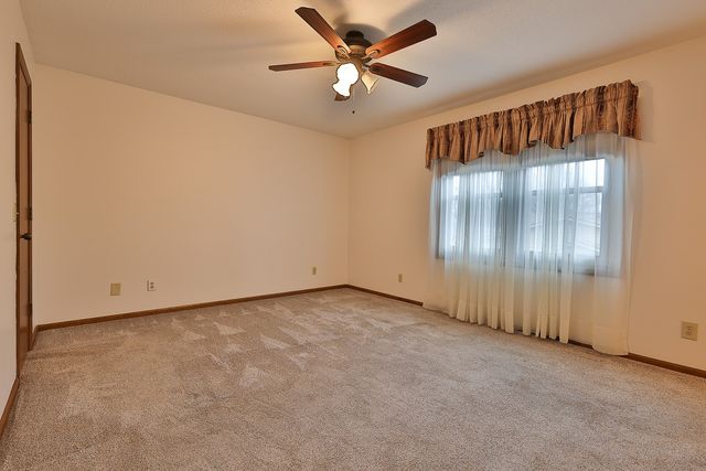 909 W 1st Street 2, Pella, IA 50219