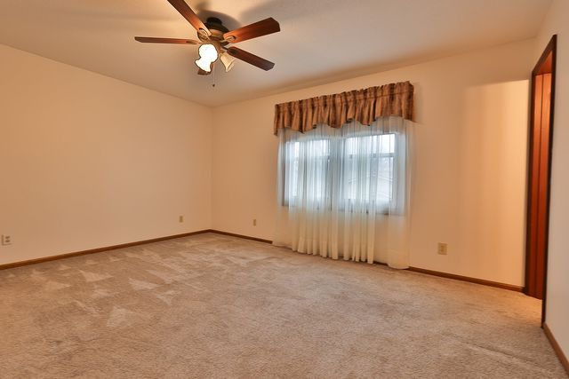 909 W 1st Street 2, Pella, IA 50219