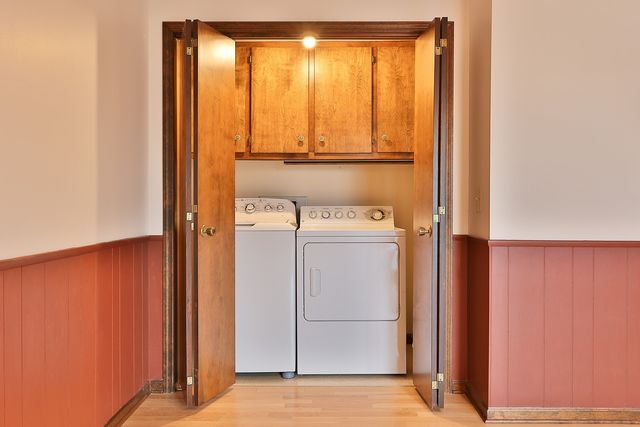 909 W 1st Street 2, Pella, IA 50219